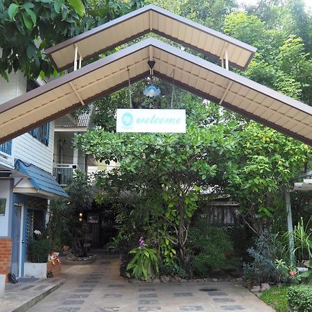 Stay With Me Guest House Chiang Mai Bagian luar foto
