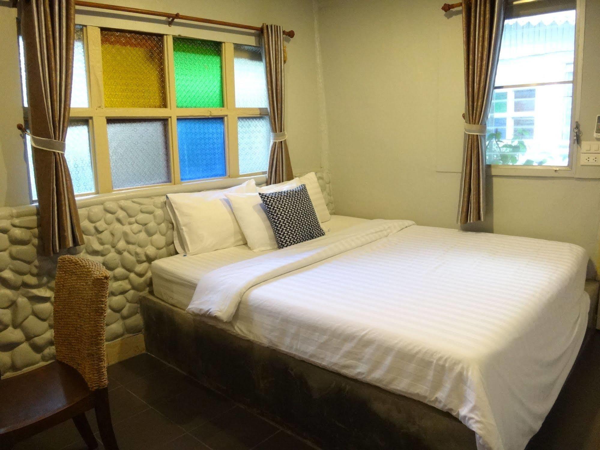 Stay With Me Guest House Chiang Mai Bagian luar foto