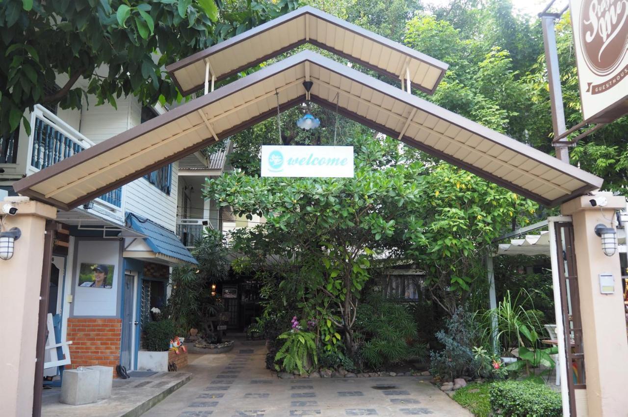 Stay With Me Guest House Chiang Mai Bagian luar foto