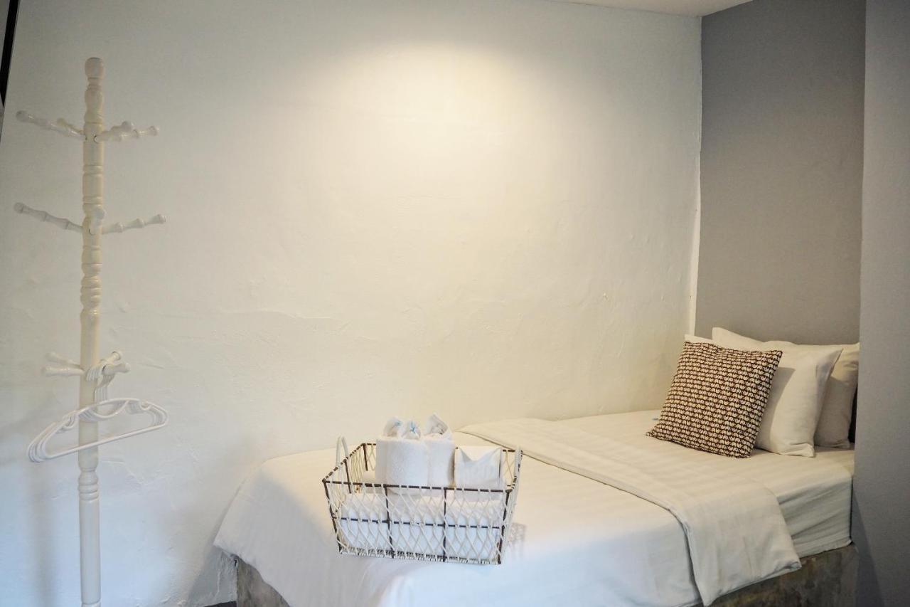 Stay With Me Guest House Chiang Mai Bagian luar foto