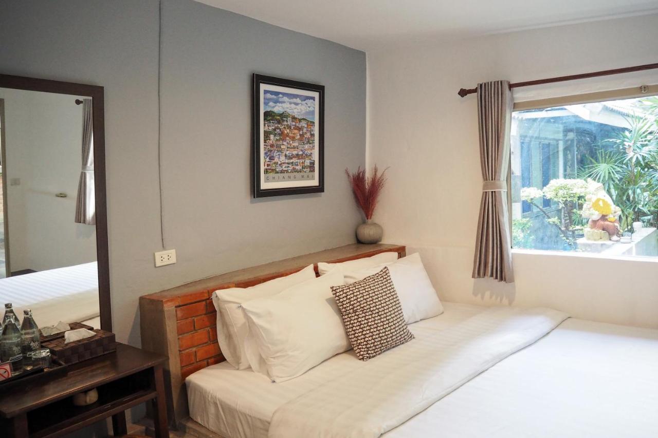 Stay With Me Guest House Chiang Mai Bagian luar foto