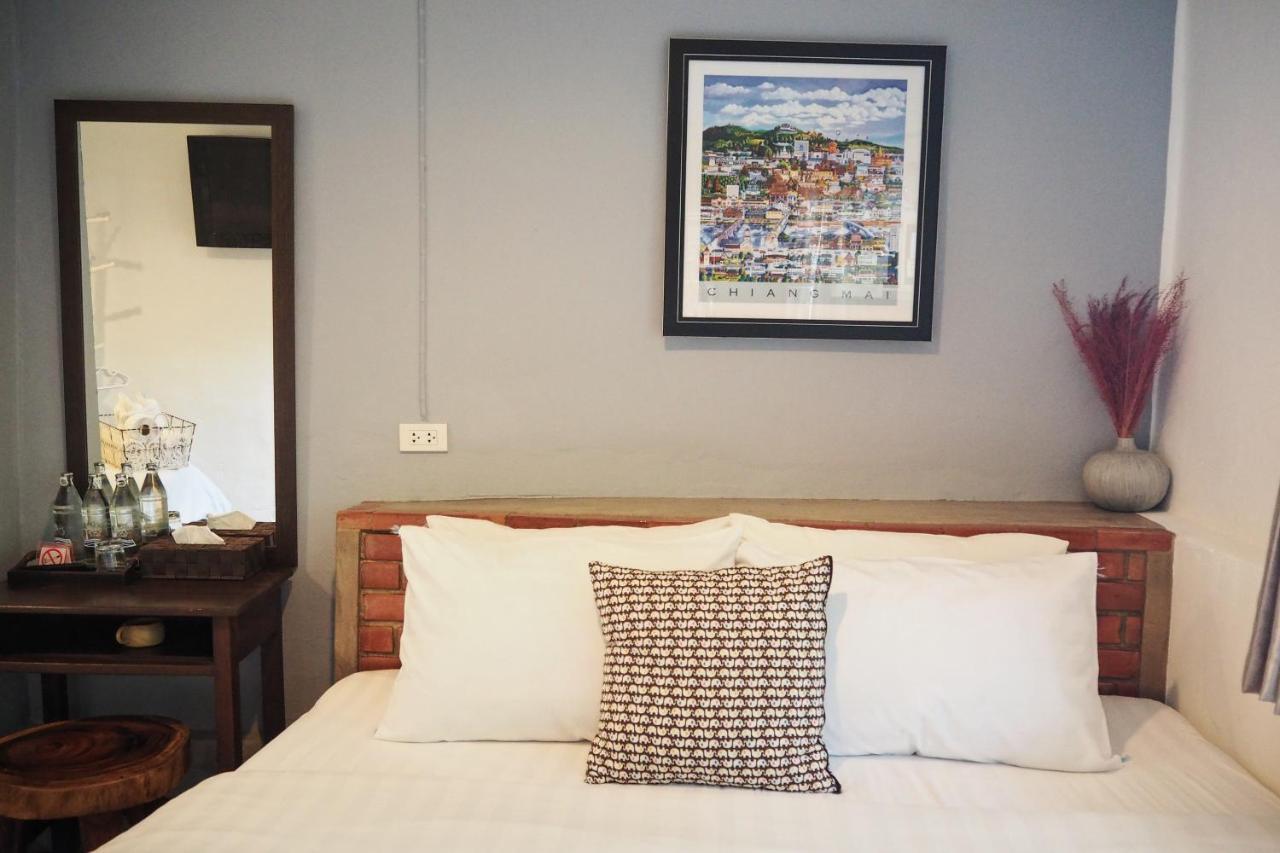 Stay With Me Guest House Chiang Mai Bagian luar foto